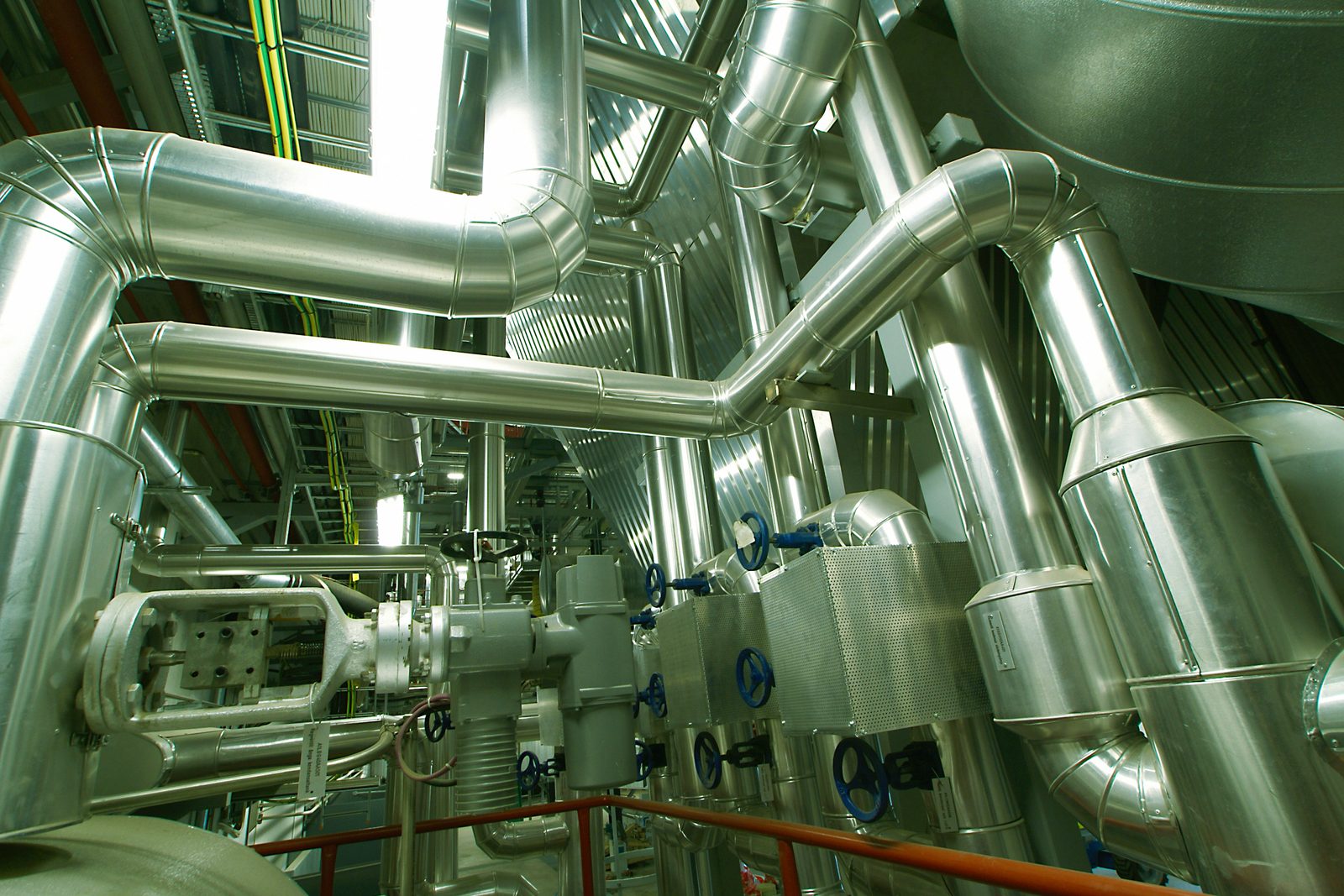 Large-bore insulated process piping and valves in a refinery unit